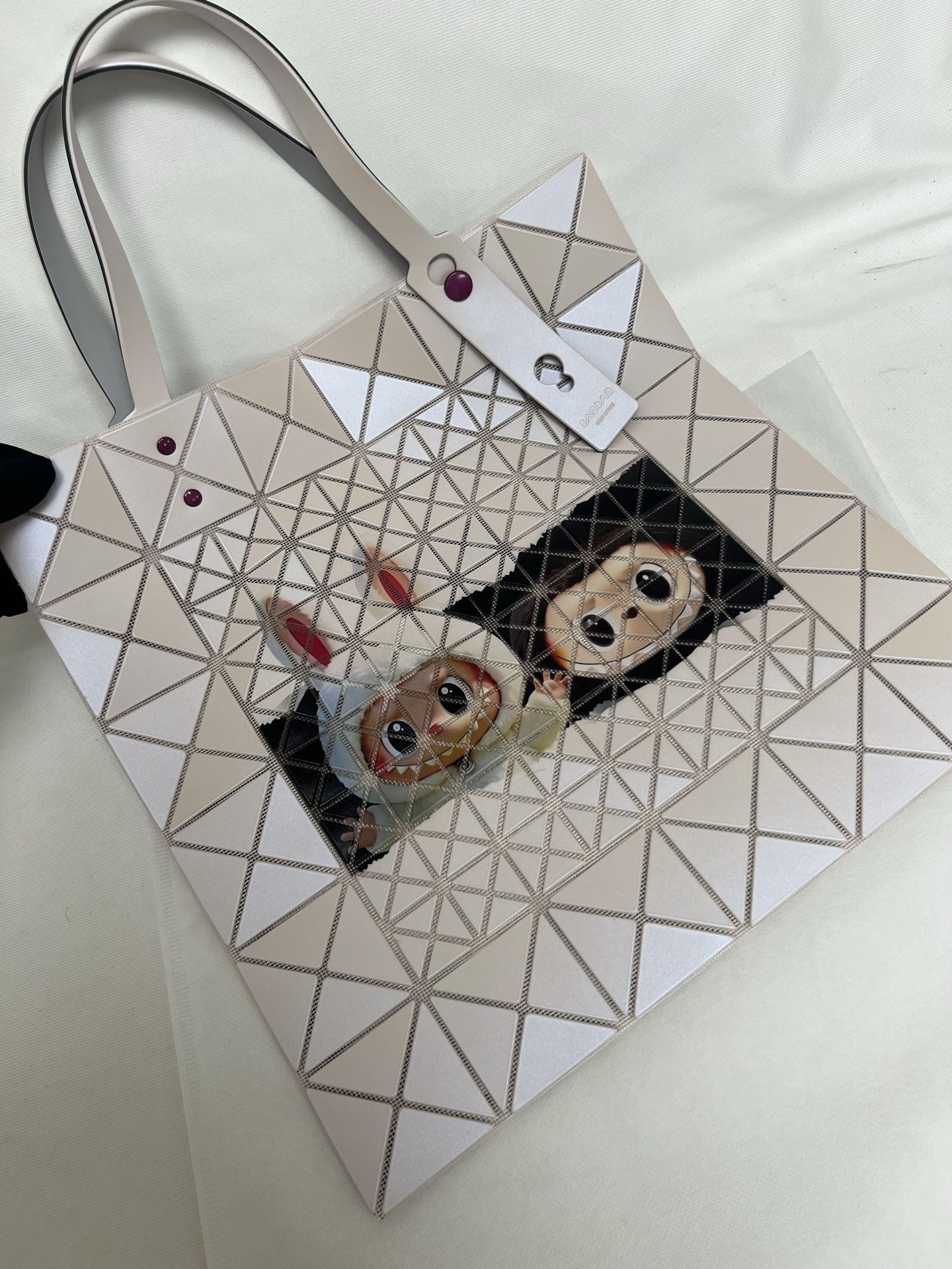 「コラボモデル」イッセイミヤケ × LABUBU ルーセントトートバッグ