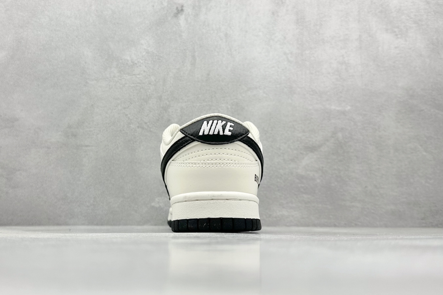 「コラボモデル」Burberry x NikeSB Dunk Low XC （Nike × BURBERRY Collaboration Nike SB Dunk Low XC）