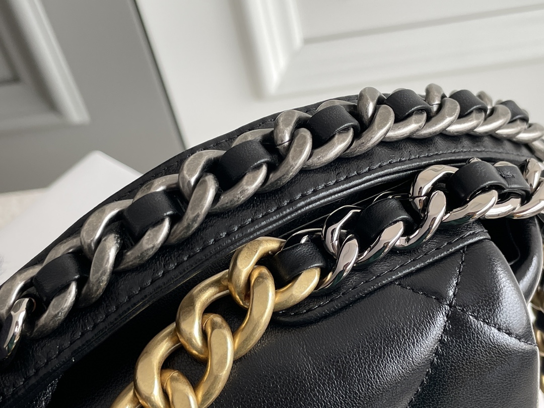 シャネル「Chanel」Classic Shoulder Bag