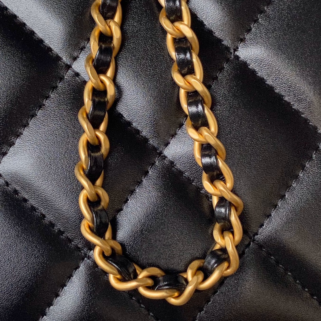 シャネル「Chanel」Double Gold Ball Drawstring Mini Bag