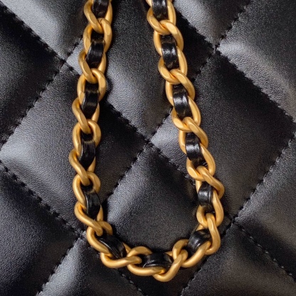 シャネル「Chanel」Double Gold Ball Drawstring Mini Bag