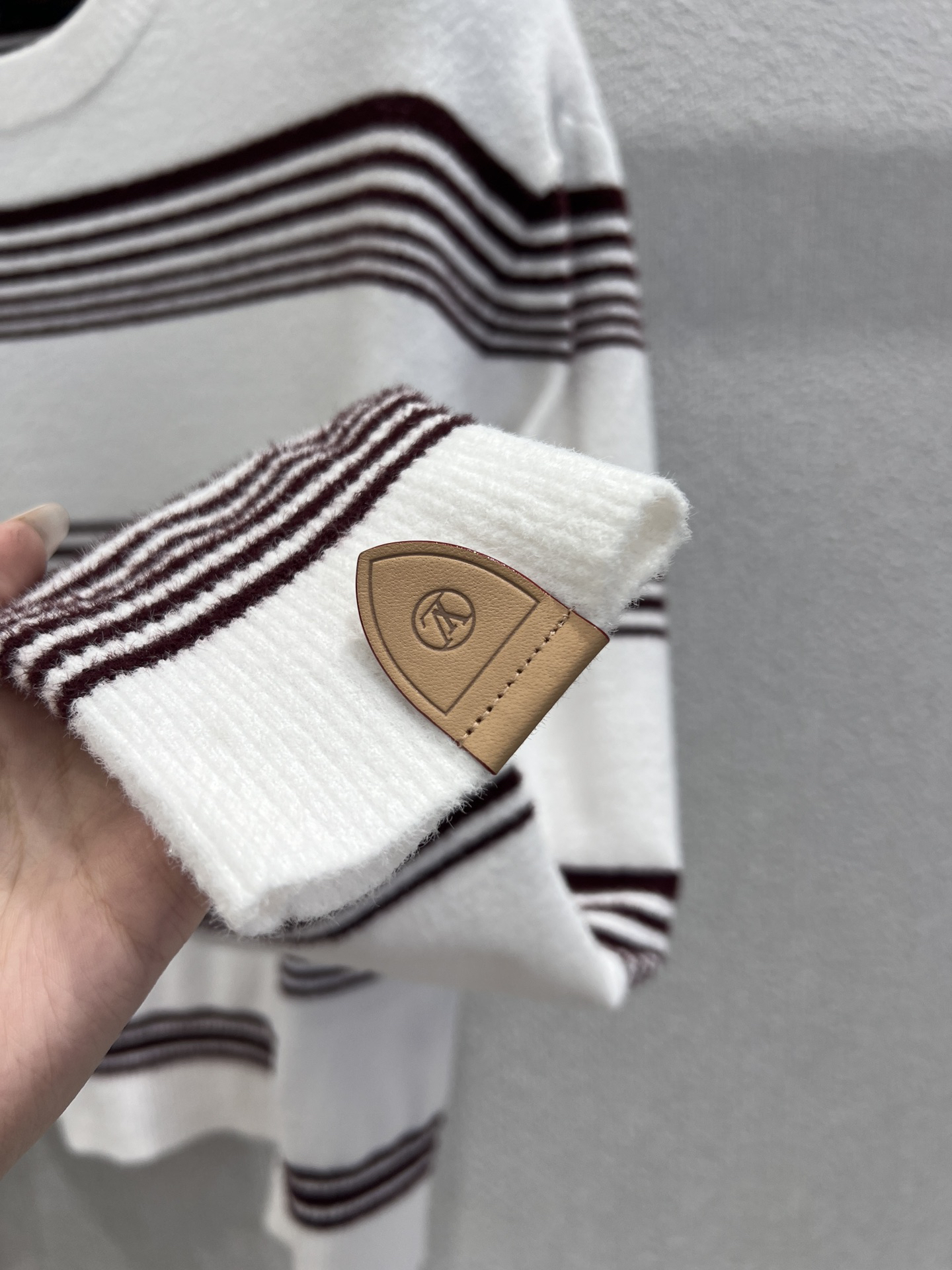 ルイ・ヴィトン「Louis Vuitton」25FW ホリゾンタルストライプ レザーパッチニットセーター