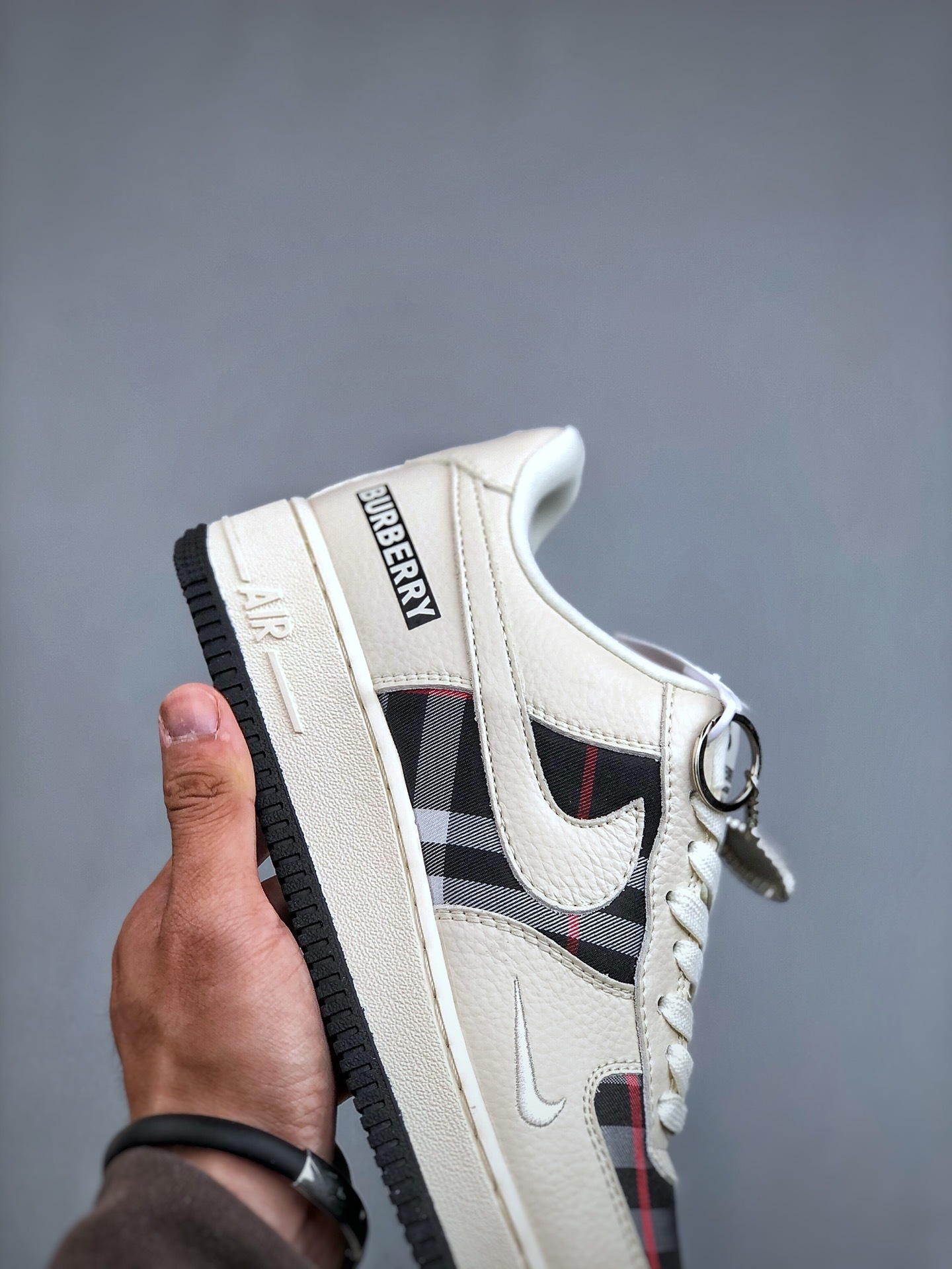 「コラボモデル」Burberry x Nike米黒コラボレーションモデル ローグループスニーカー