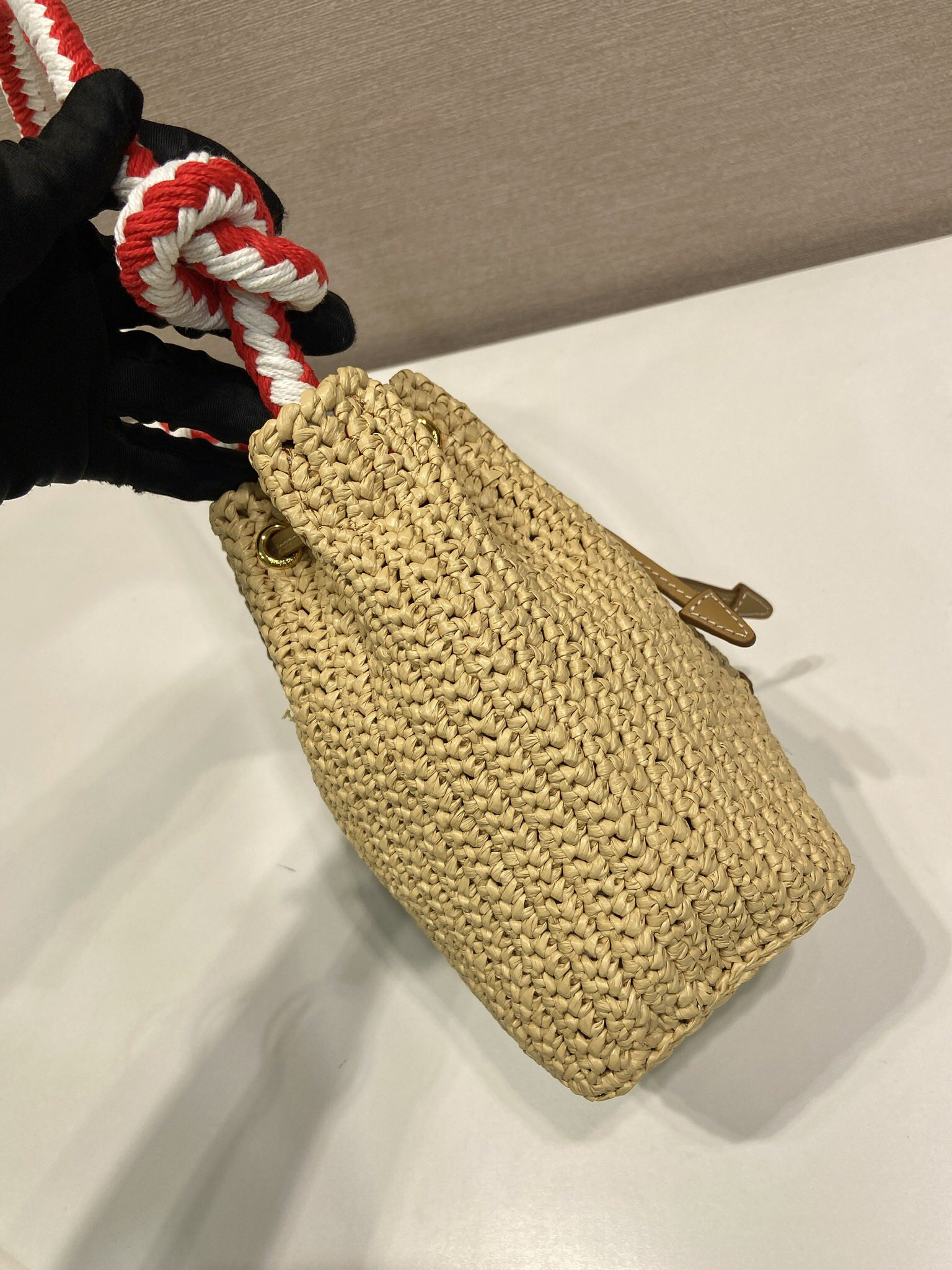 プラダ「Prada」クロシェ＆レザーバケットバッグ