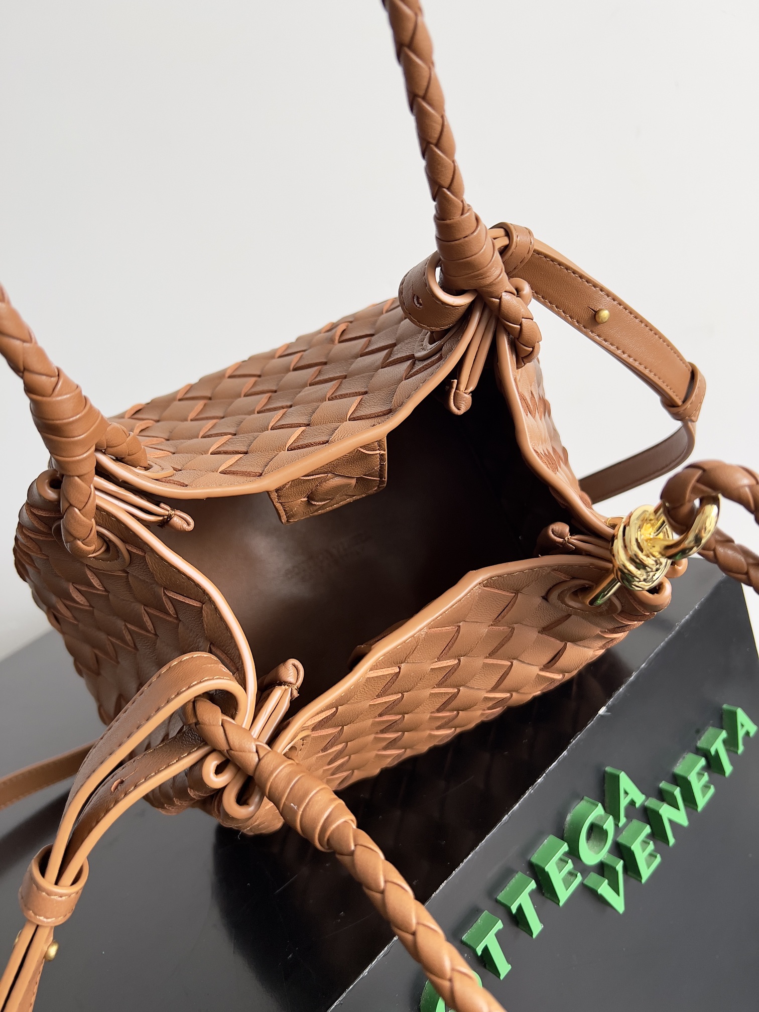 ボッテガ・ヴェネタ「Bottega Veneta」Andiamo バッグ