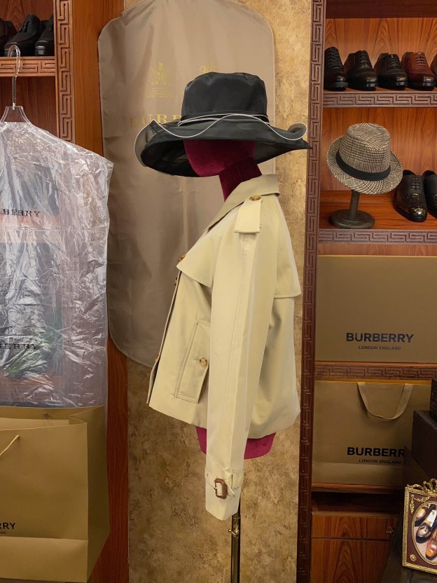 バーバリー「Burberry」 Stand Collar Cotton Gabardine Short Trench Coat