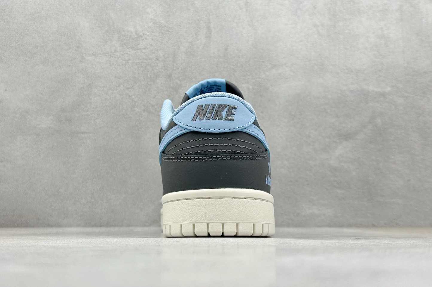 「コラボモデル」Balenciaga x NikeSB DUNK LOWグレーブルー ダブルスウッシュ スニーカー