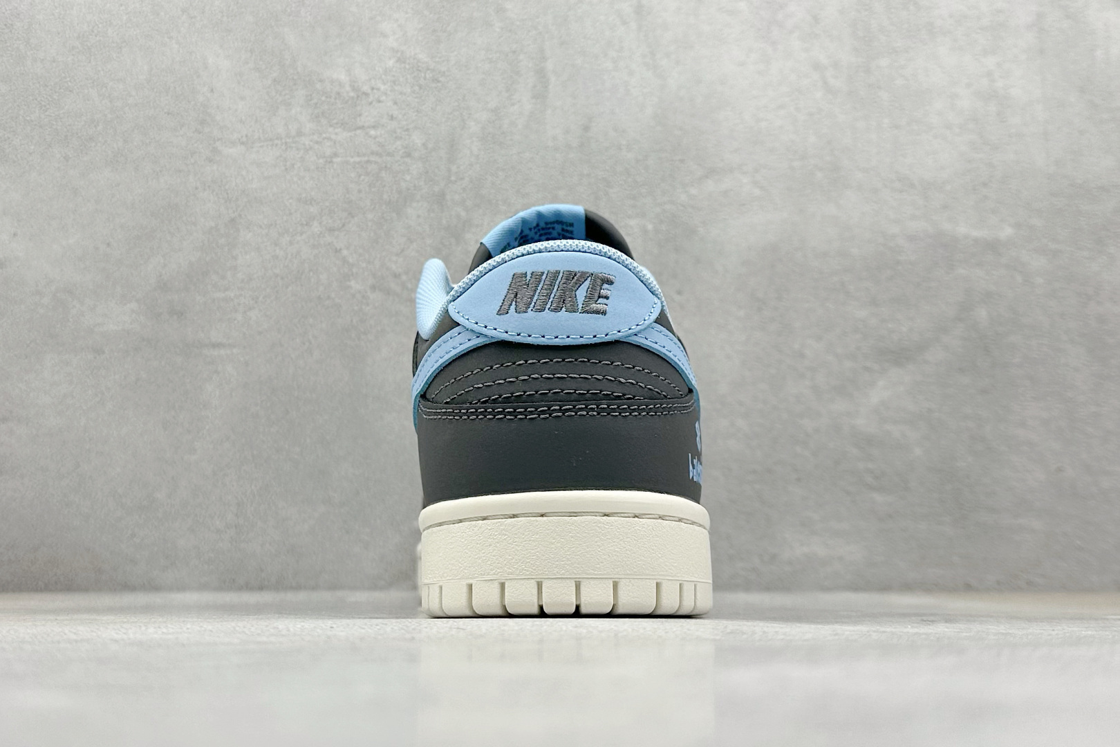 「コラボモデル」Balenciaga x NikeSB DUNK LOWグレーブルー ダブルスウッシュ スニーカー