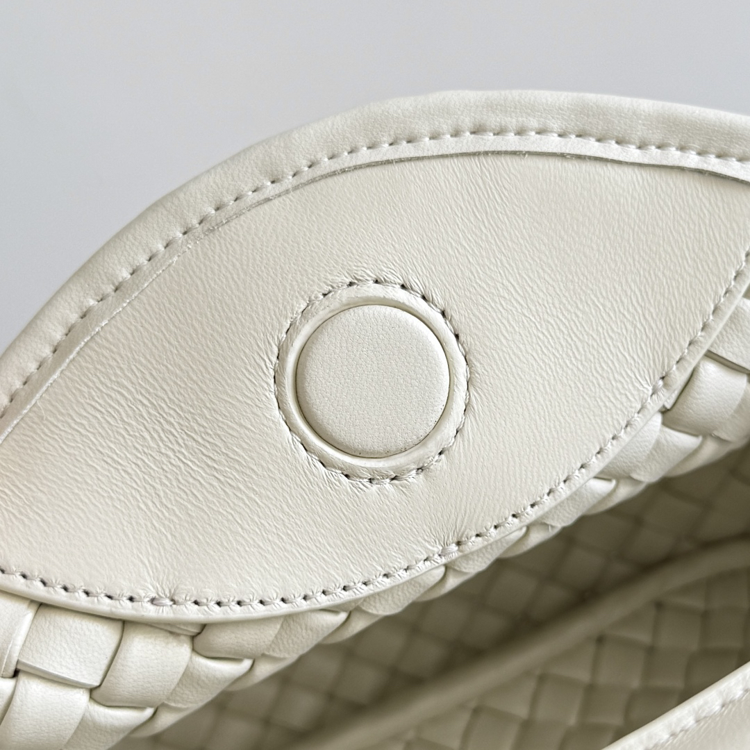 ボッテガ・ヴェネタ「Bottega Veneta」Mini Cobble げバッグ