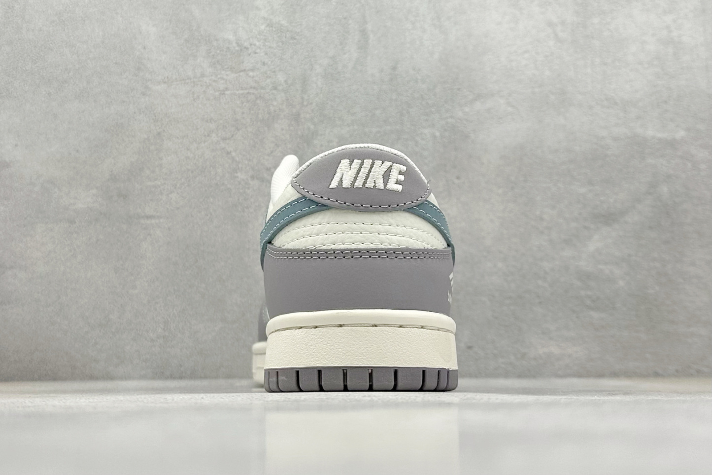 「コラボモデル」Balenciaga x Nikeグレー×ホワイト×ブルー スケートシューズ