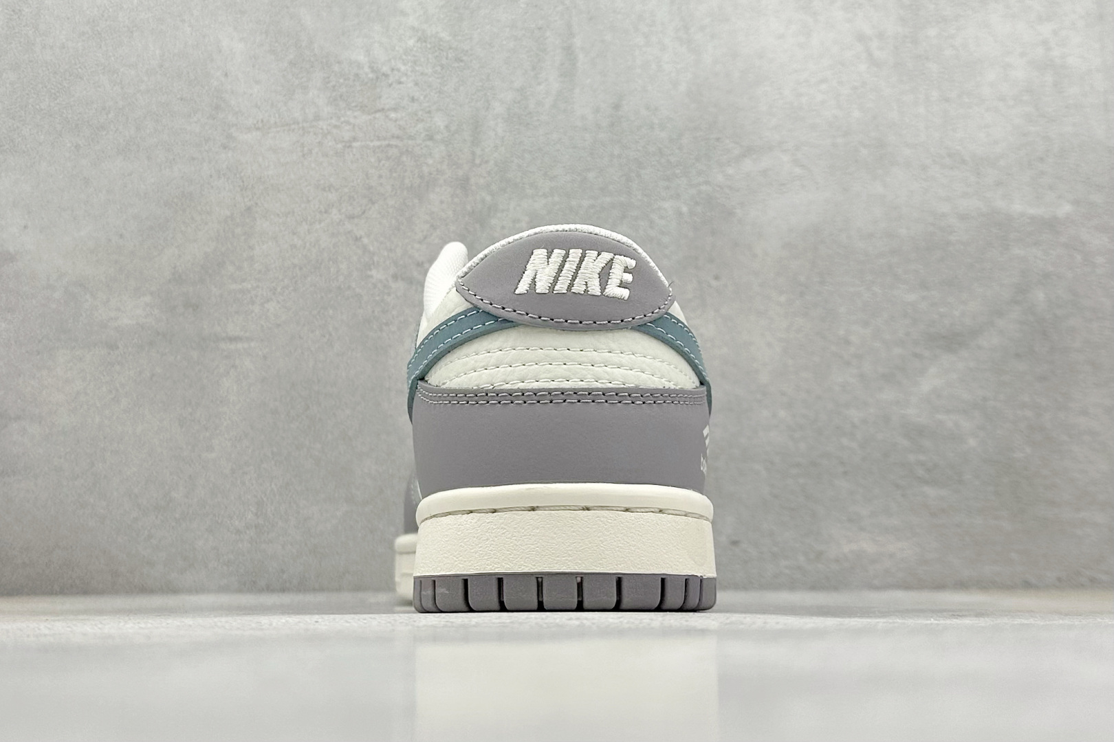 「コラボモデル」Balenciaga x Nikeグレー×ホワイト×ブルー スケートシューズ