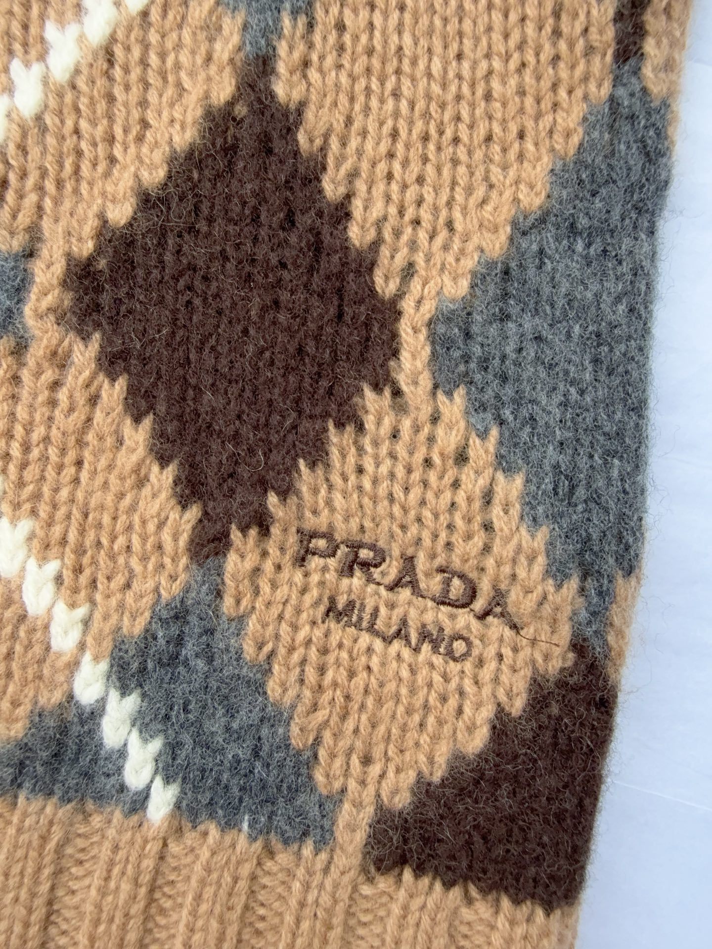 プラダ「Prada」カラーブロックジャカードニットトップ