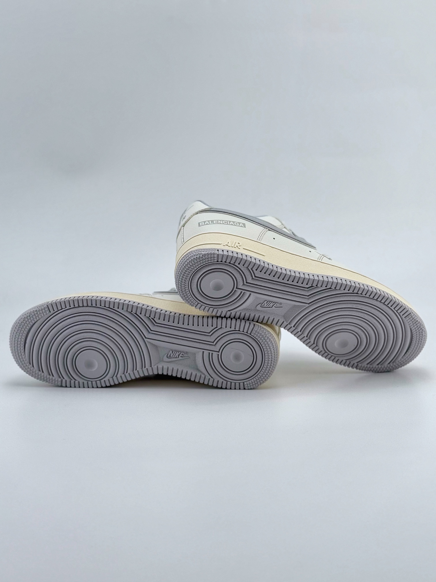 「コラボモデル」Balenciaga x NikeAir Force 1 Low 07 'Double Swoosh' スニーカー