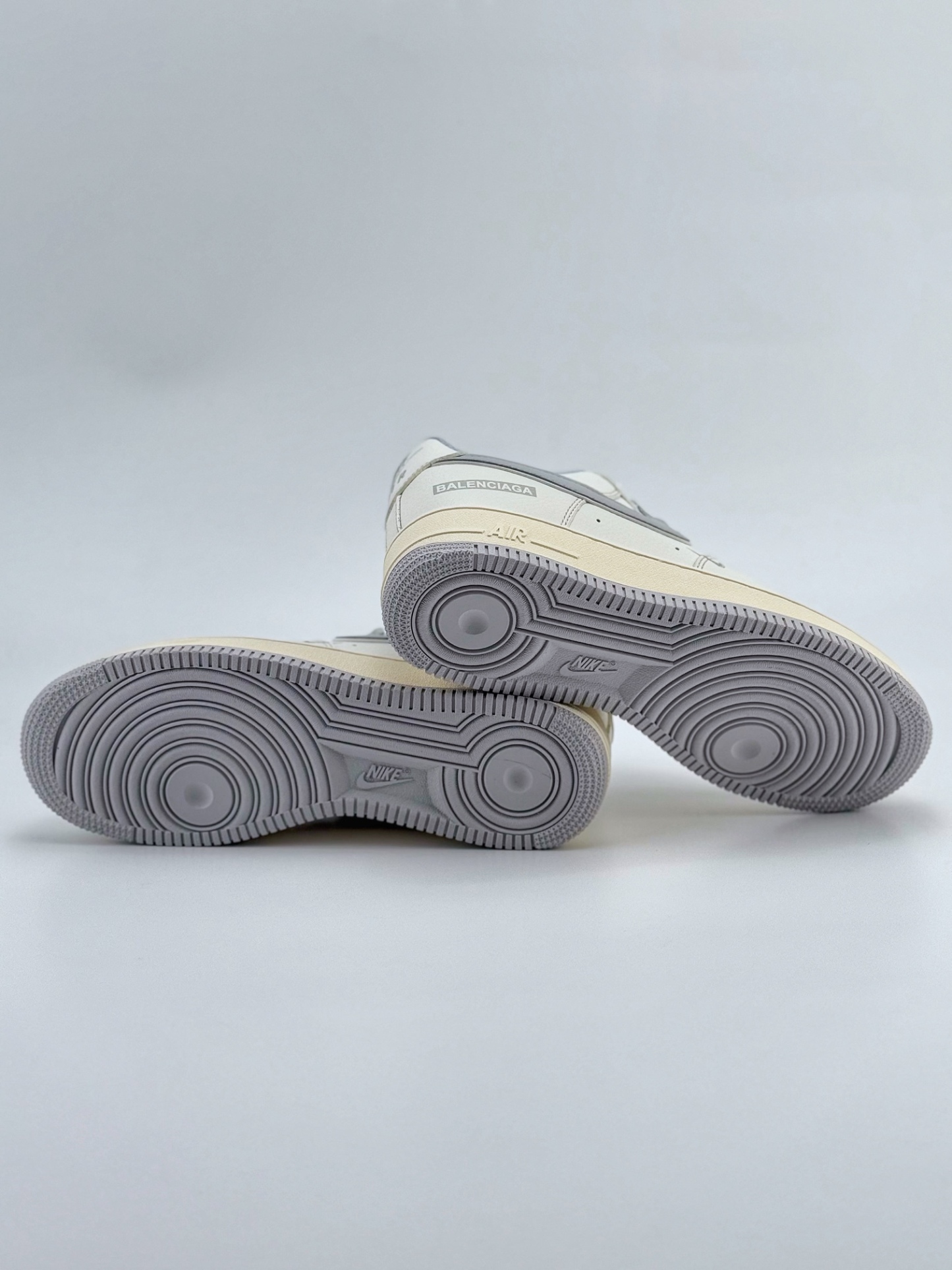 「コラボモデル」Balenciaga x NikeAir Force 1 Low 07 'Double Swoosh' スニーカー