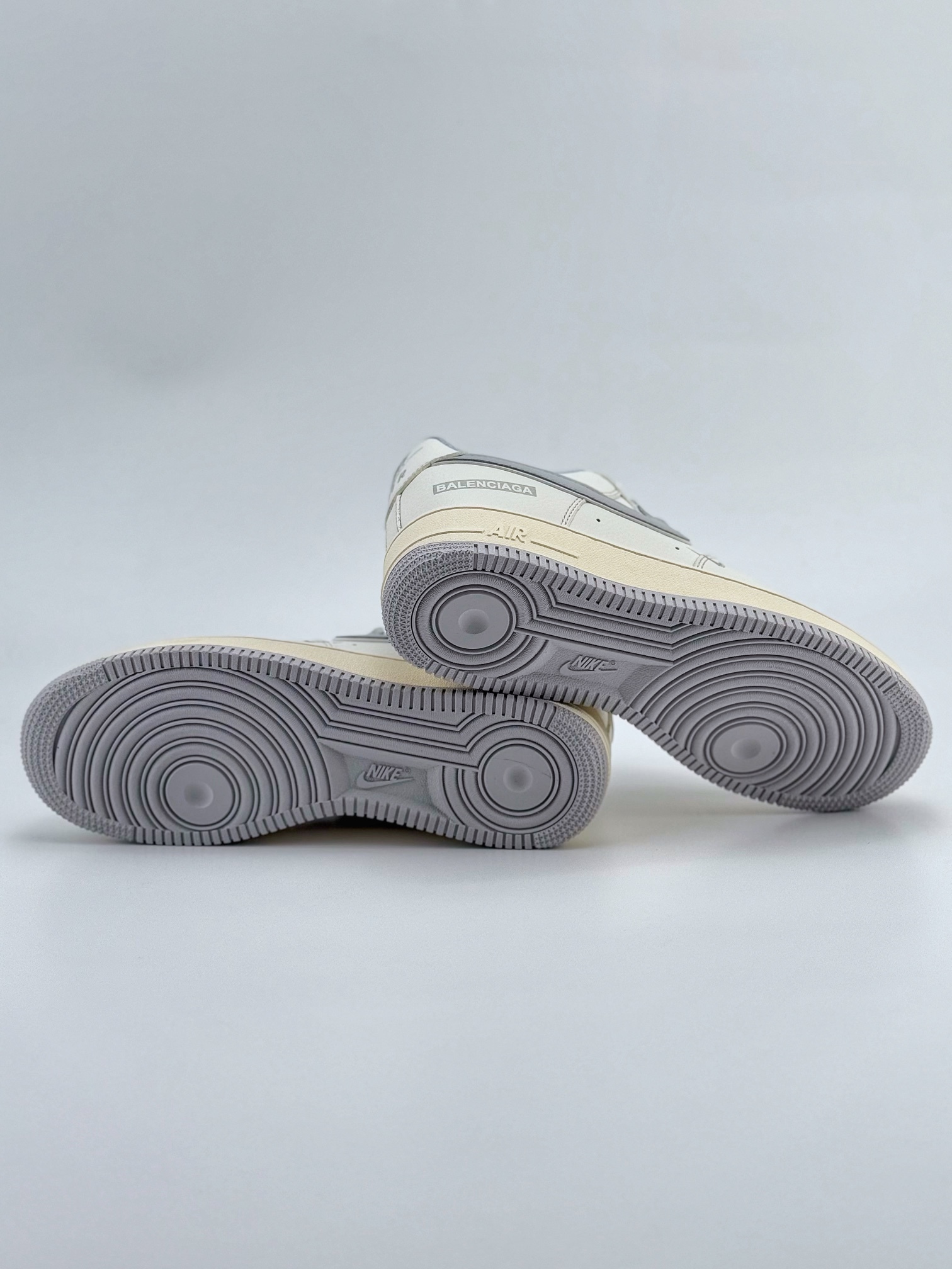 「コラボモデル」Balenciaga x NikeAir Force 1 Low 07 'Double Swoosh' スニーカー