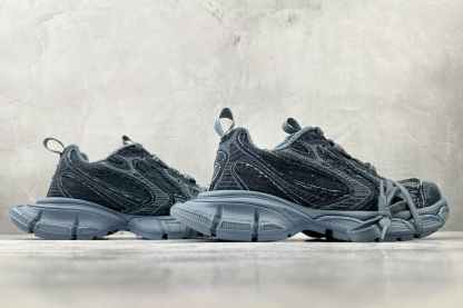 バレンシアガ「Balenciaga」トリプルS スニーカー