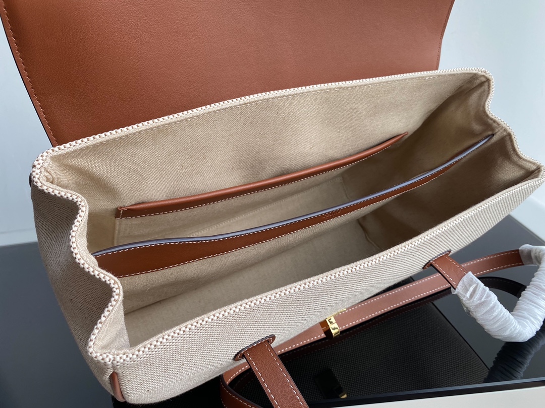 セリーヌ「Celine」SOFT 16 レザー ショルダーバッグ