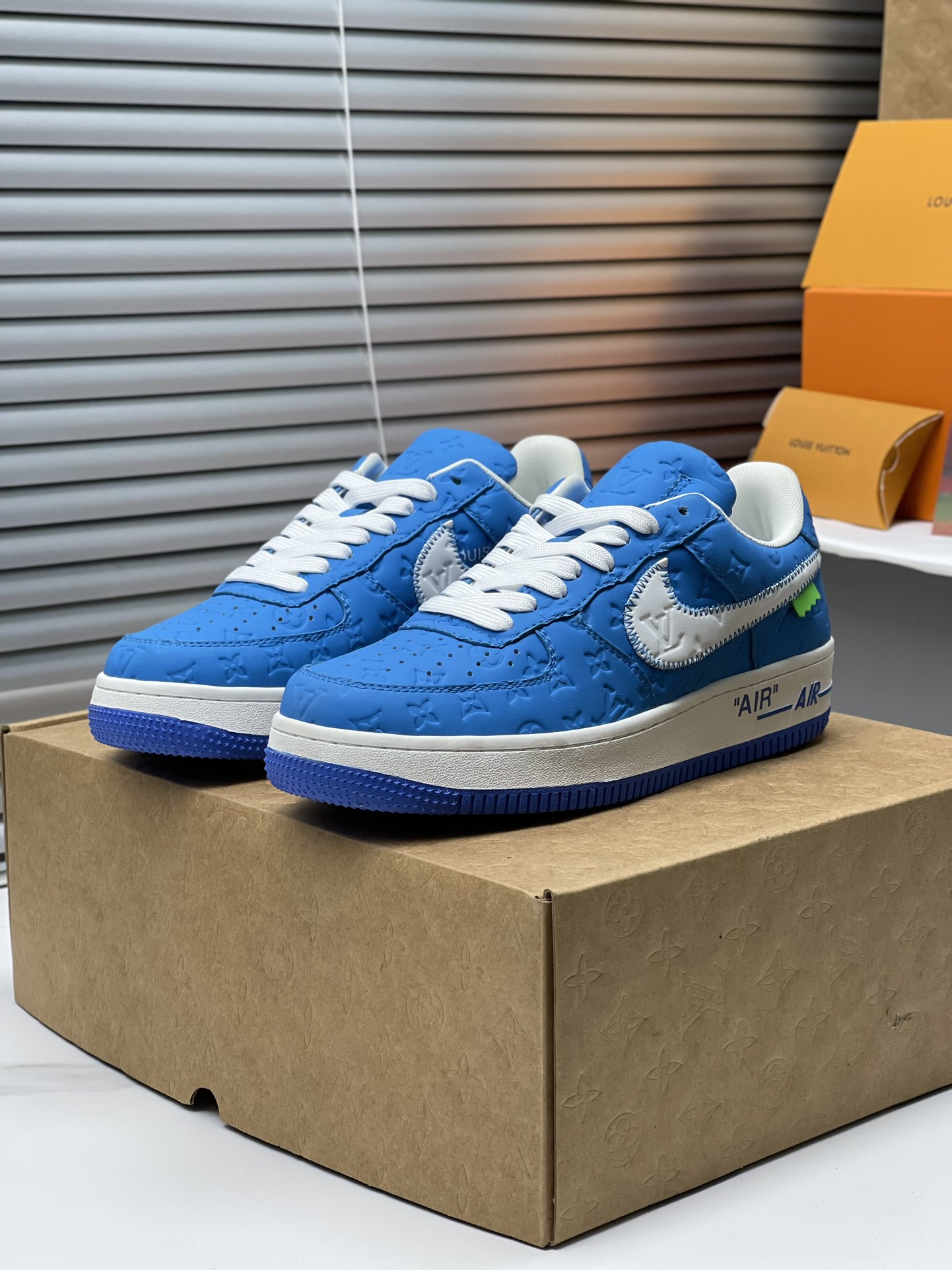 「コラボモデル」Louis Vuitton x Nike Air Force 1 Low【新商品発売】七色