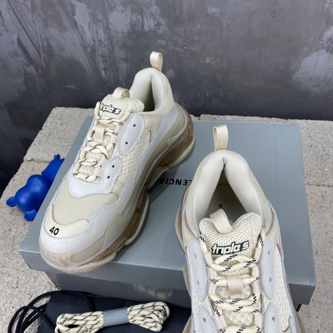 バレンシアガ「Balenciaga」トリプルSスニーカー