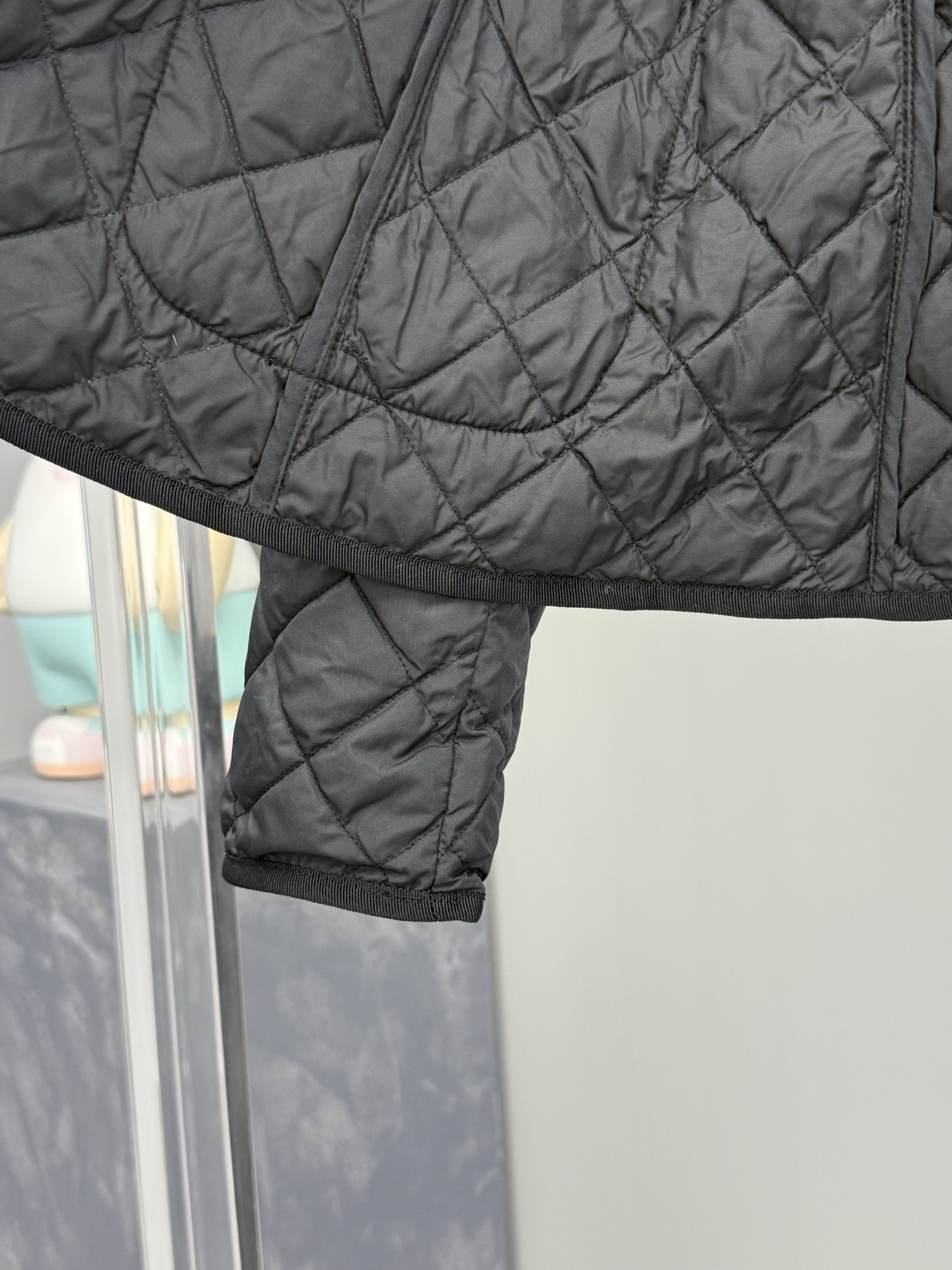 モンクレール「Moncler」ダイヤモンドキルティング スタンドカラー フィットド フレアショート ダウンジャケット