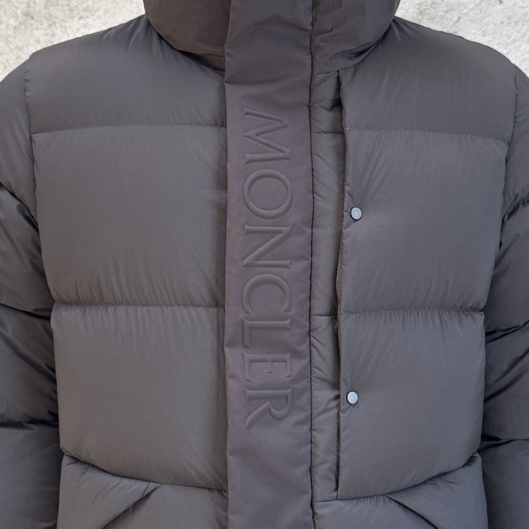 モンクレール「Moncler」 Madeira ブラックラベル ショートダウンジャケット
