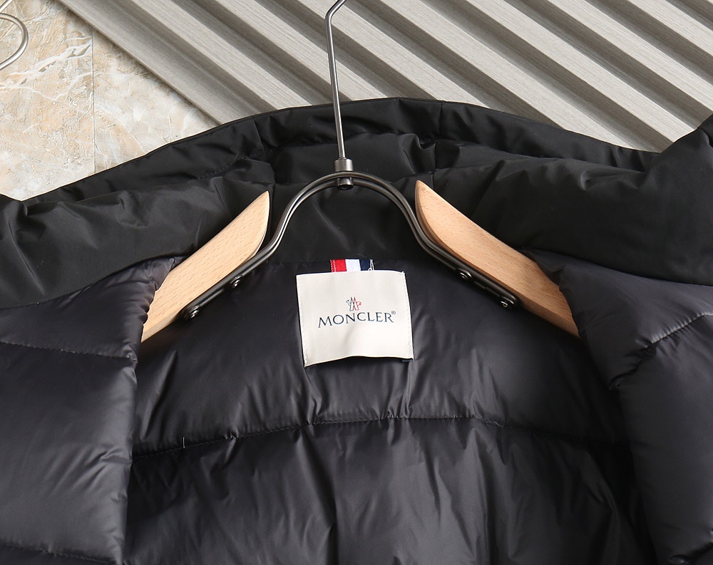 モンクレール「Moncler」カラーブロック ダウンジャケット