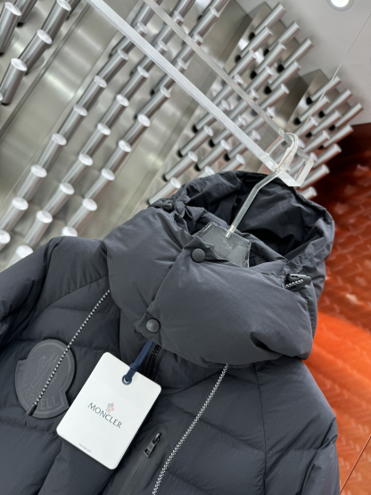 モンクレール「Moncler」ダウンジャケット