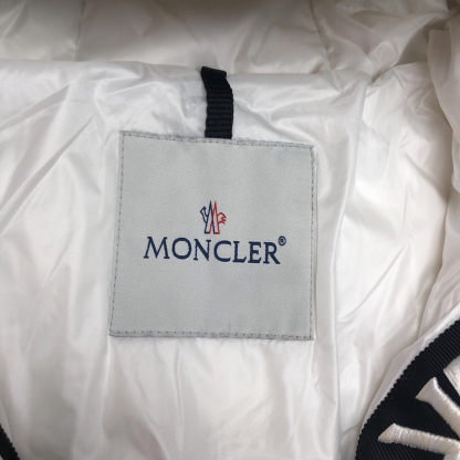 モンクレール「Moncler」ロゴ レター ダウンジャケット