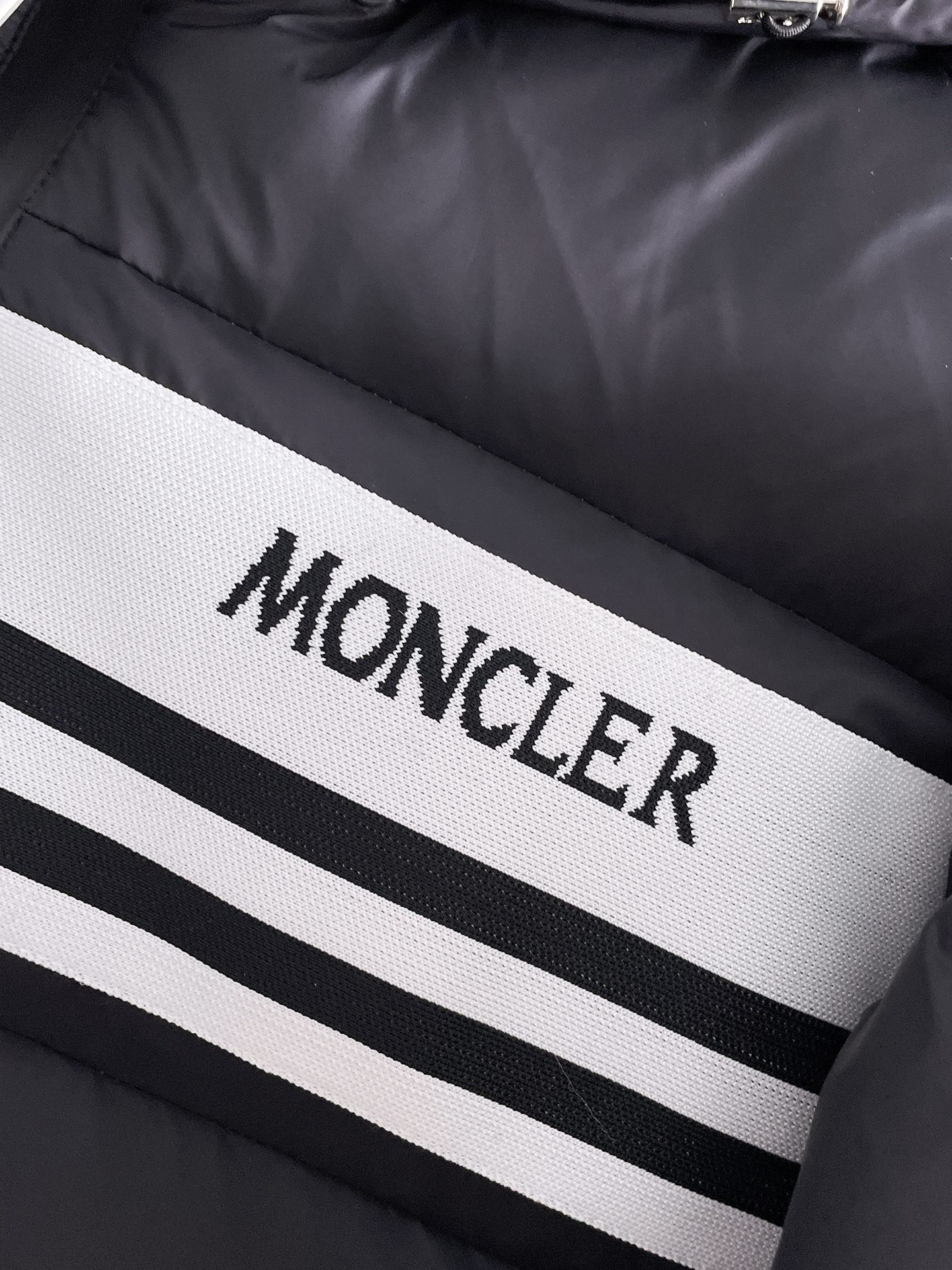 モンクレール「Moncler」スタンドカラー ダウンジャケット