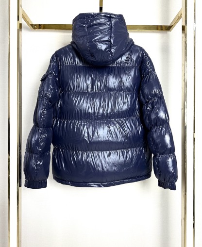 モンクレール「Moncler」プルオーバー ダウンジャケット