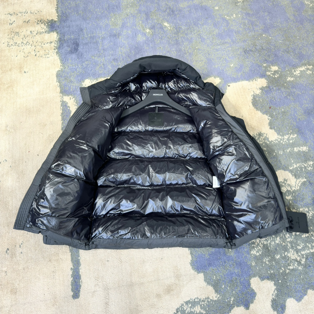 モンクレール「Moncler」Madeira ブラック ダウンジャケット