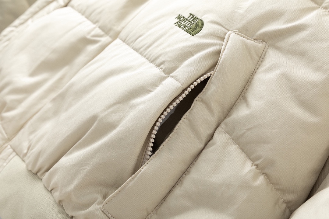 ザ・ノースフェイス「The North Face」軽量ツイルマウンテンダウンジャケット