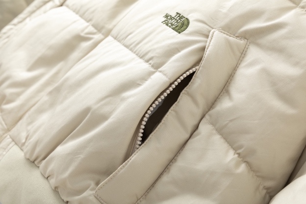 ザ・ノースフェイス「The North Face」軽量ツイルマウンテンダウンジャケット