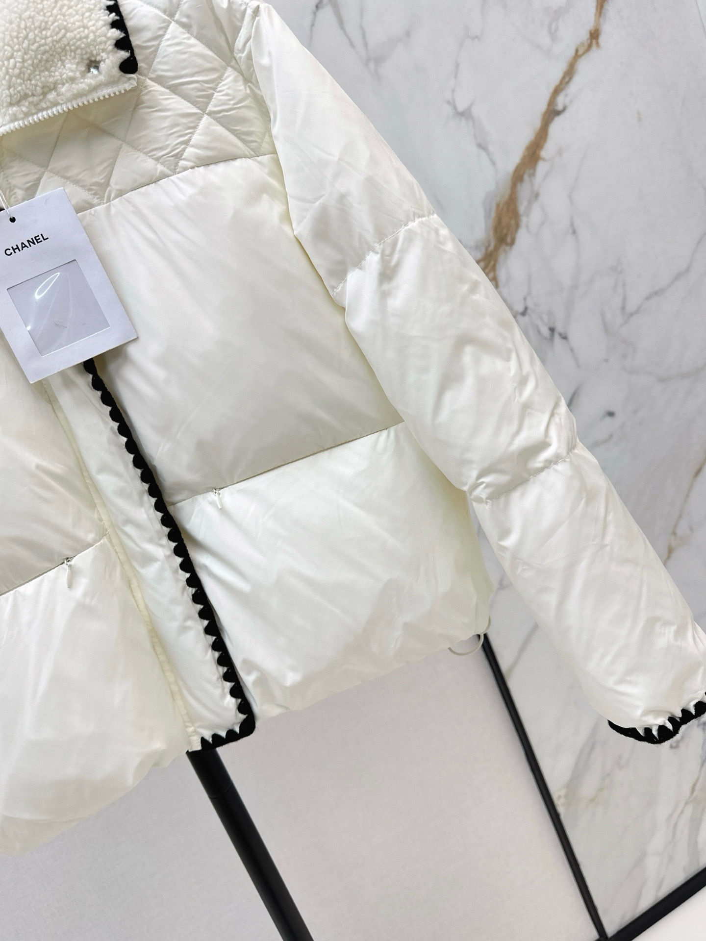 シャネル「Chanel」Quilted Collar Puffer Jacket