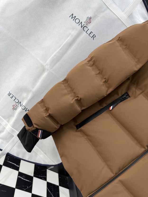 モンクレール「Moncler」ダウン ジャケット