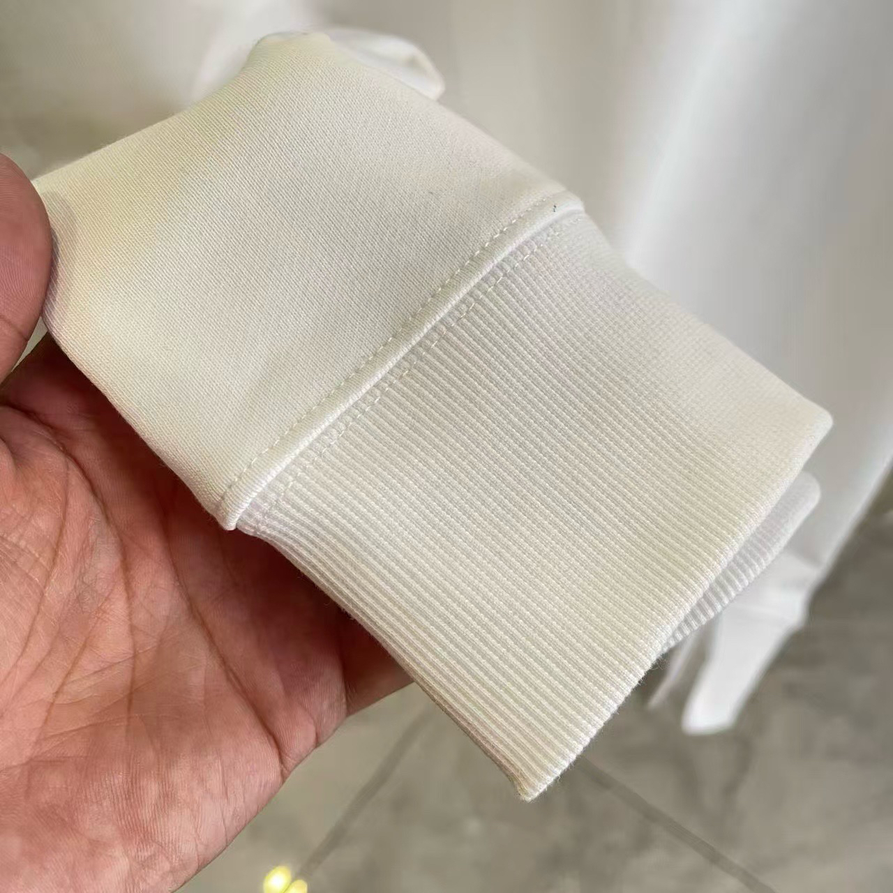 シャネル「Chanel」ダブルC ロゴ プリント スウェットシャツ