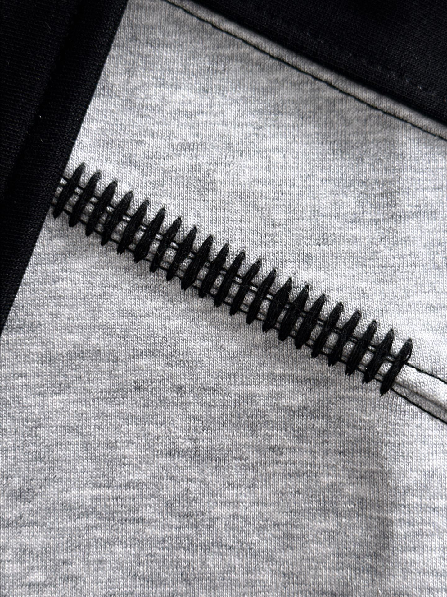 グッチ「Gucci」ロゴデザイン ハイネック ジップアップ スウェットシャツ