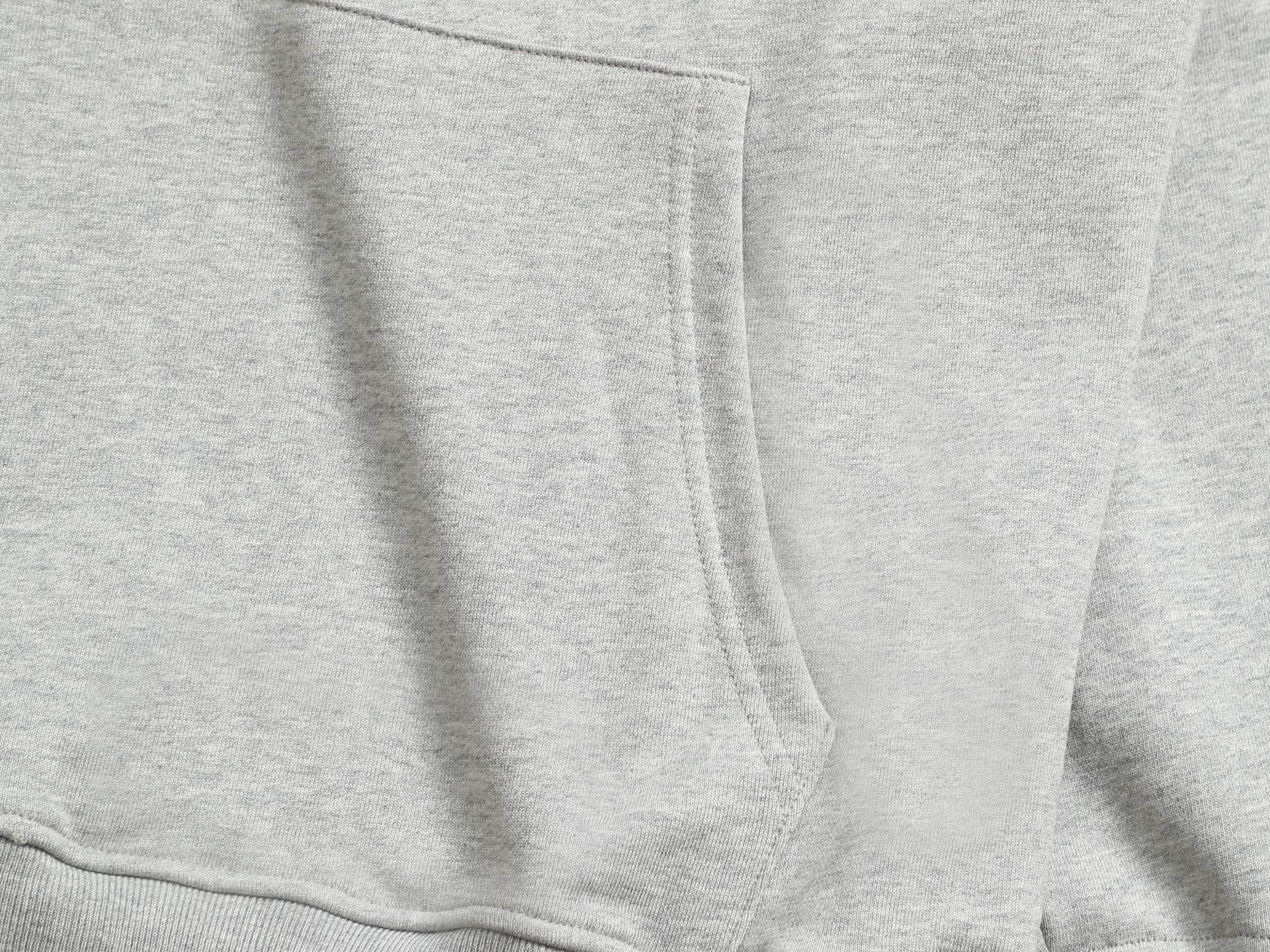 グッチ「Gucci」エンボスロゴ ヴィンテージインスパイアード スウェットシャツ