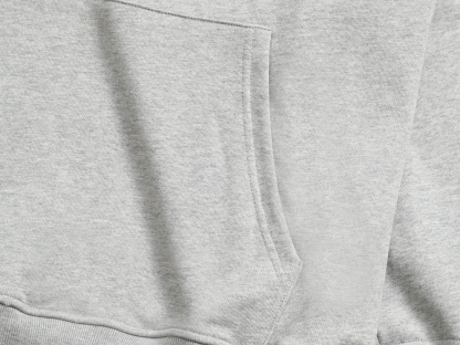 グッチ「Gucci」エンボスロゴ ヴィンテージインスパイアード スウェットシャツ