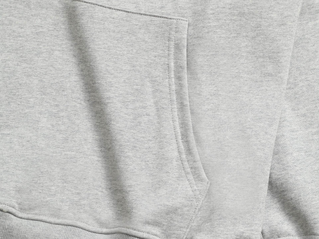 グッチ「Gucci」エンボスロゴ ヴィンテージインスパイアード スウェットシャツ