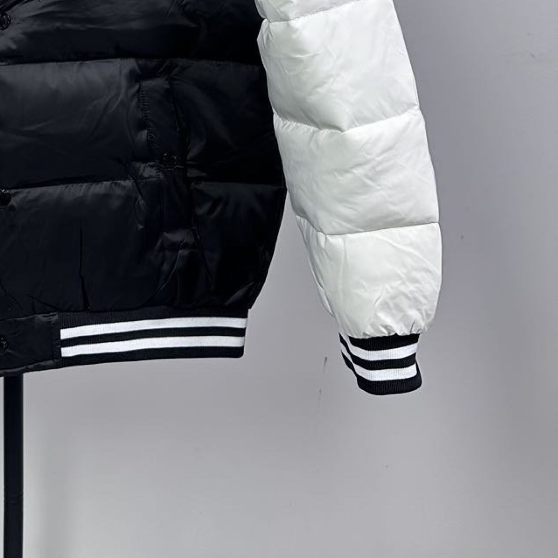 モンクレール「Moncler」ビースタン ダウン ブルゾン