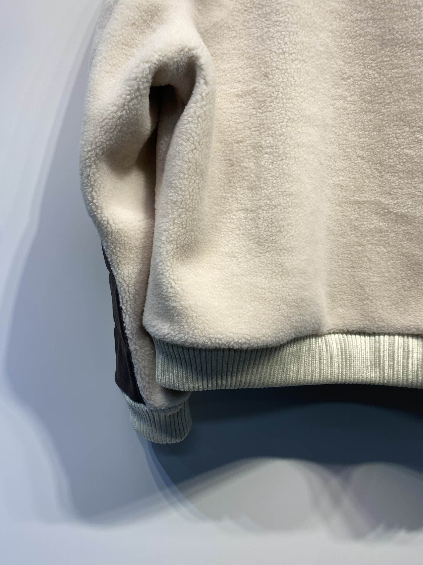 エルメス「Hermès」オートン/ウィンター ラムスウェード フード付きジャケット