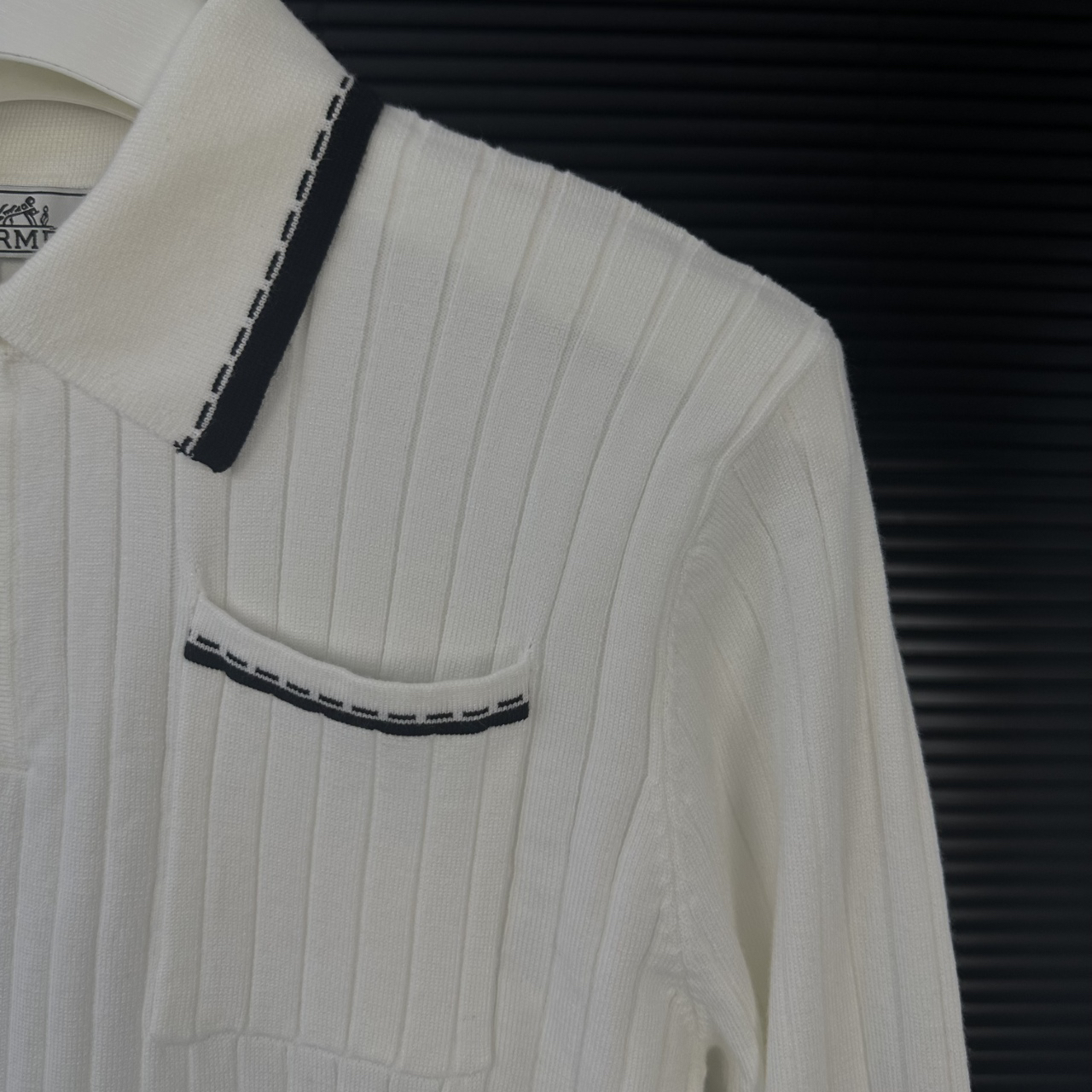 エルメス「Hermès」2025 オートン/ウィンター コントラストカラー ポロシャツ