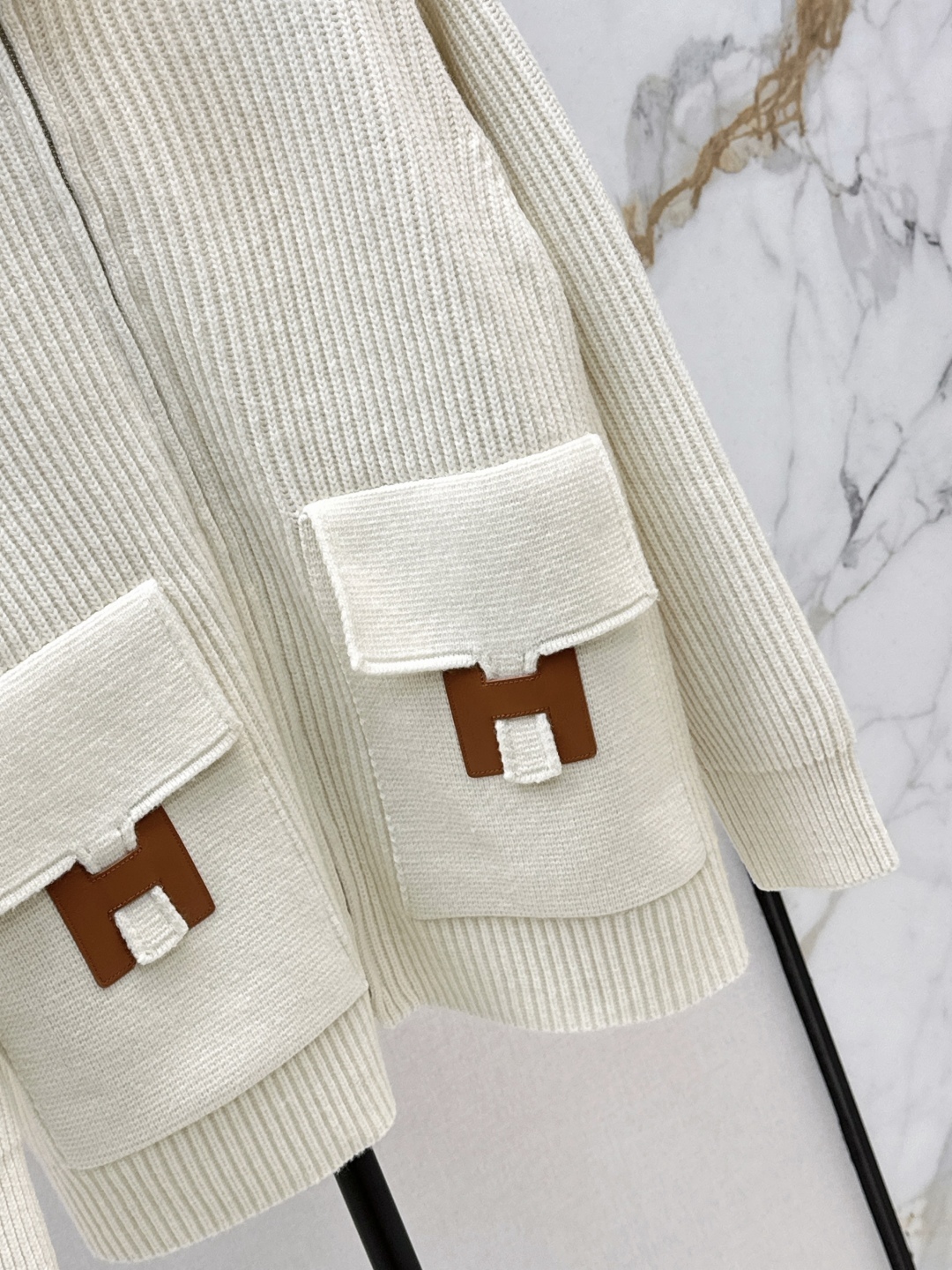 エルメス「Hermès」2025 オートン/ウィンター Hモチーフ ポケット カーディガン