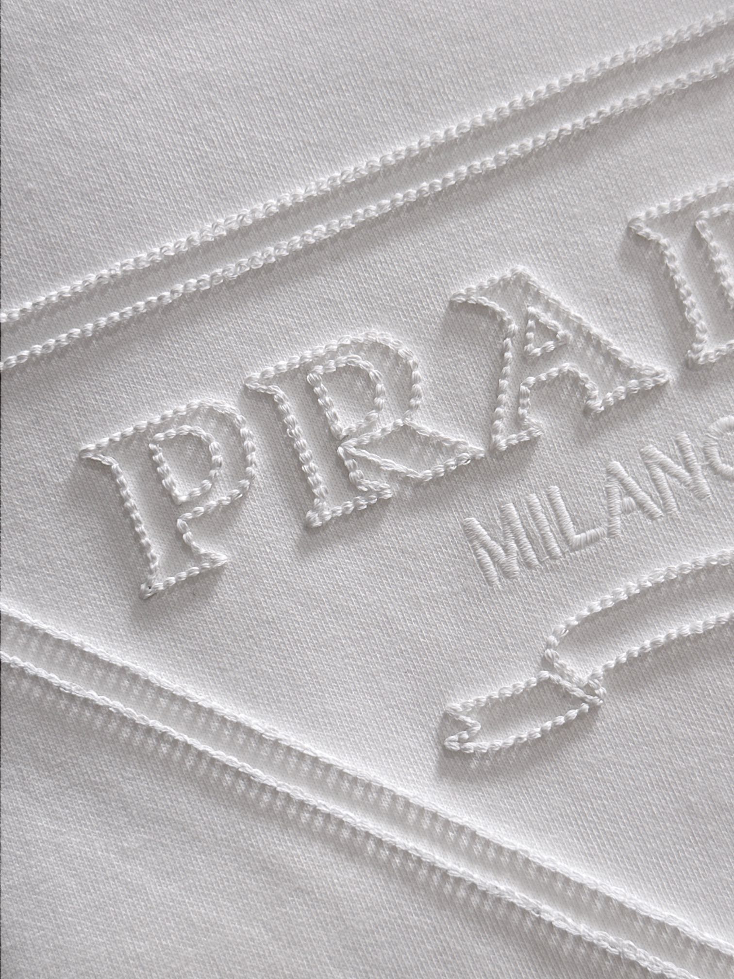 プラダ「Prada」ハイデンシティ モダール スウェットシャツ