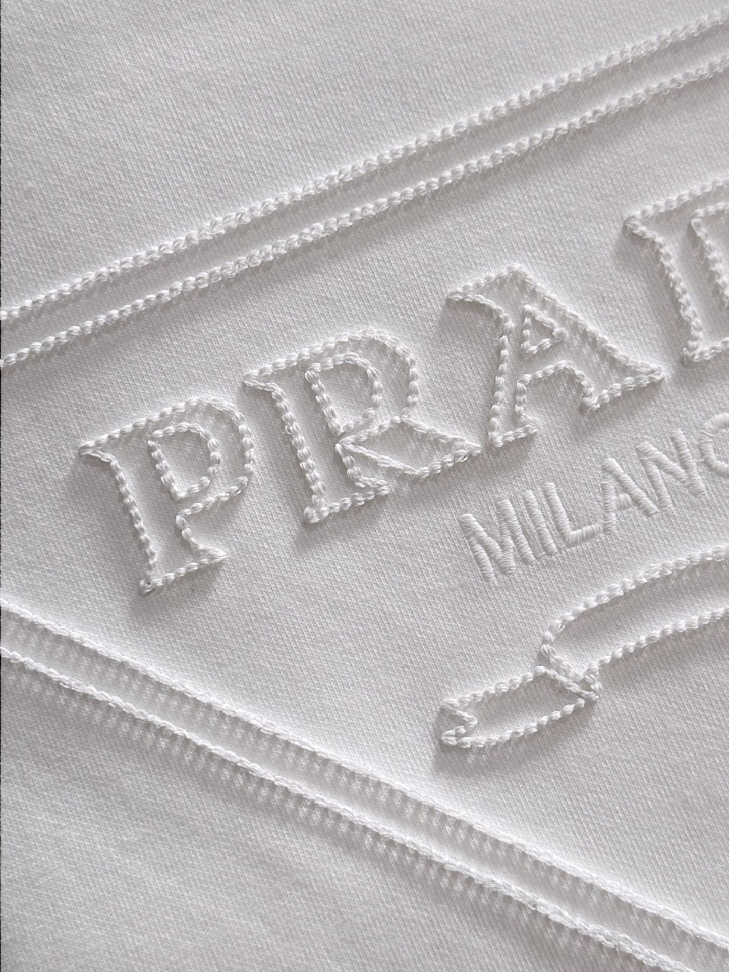 プラダ「Prada」ハイデンシティ モダール スウェットシャツ