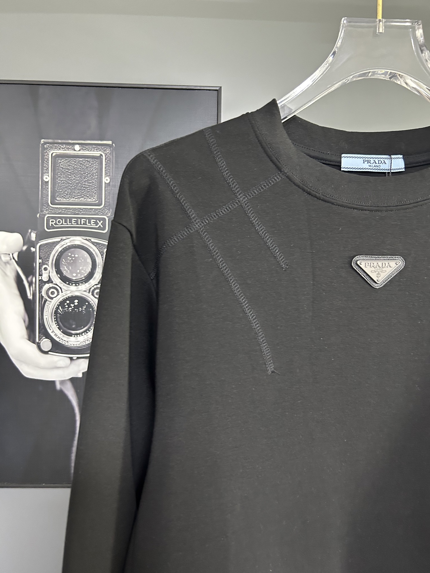 プラダ「Prada」レター ロゴ ロングスリーブ Tシャツ