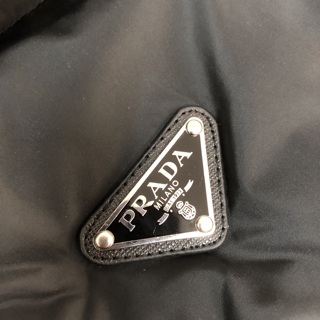 プラダ「Prada」ダウン ジャケット