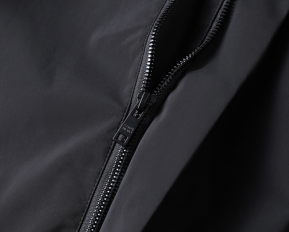 プラダ「Prada」テクニカル ジャケット