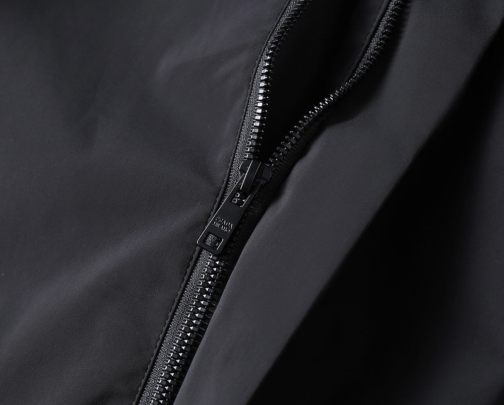 プラダ「Prada」テクニカル ジャケット